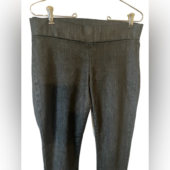 Jeggin Small women’s dark color denim stretchy unknown brand with clover label - Picture 5 of 5